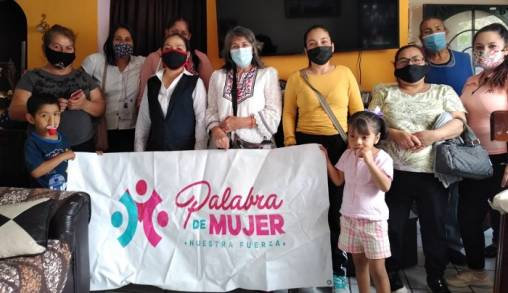  Reciben mujeres de Nahuatzen, Morelia y Maravatío créditos y láminas    