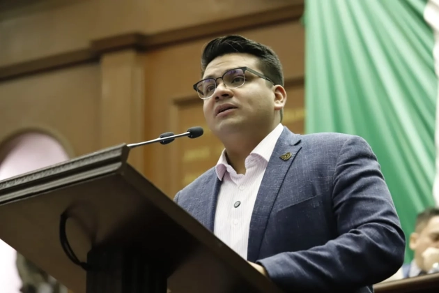 El Dip. Toño Carreño presenta iniciativa para fortalecer al campo michoacano 