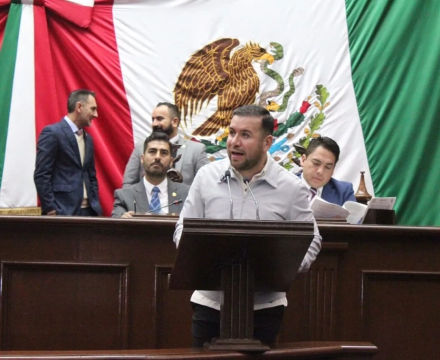 Plantea el Dip. Reyes Galindo reforma para restringir circulación de camiones que transportan material peligroso