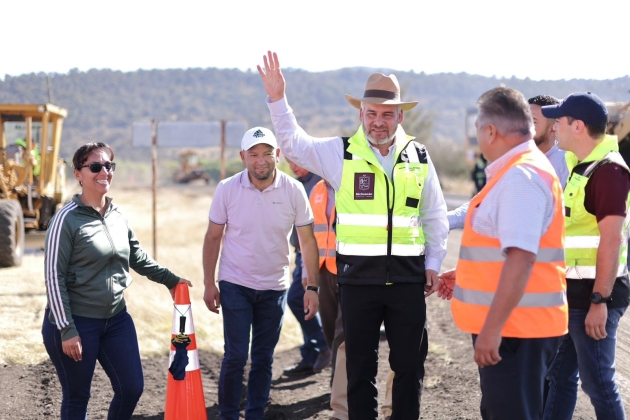 Supervisa Bedolla rehabilitación carretera en región Oriente 