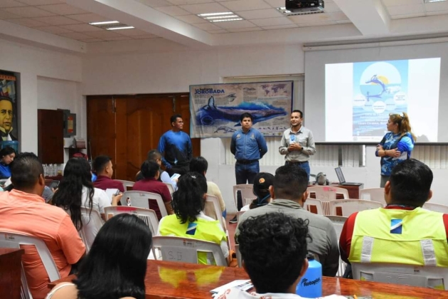Imparten curso teórico-practico para Avistamiento Responsable de la Ballena Jorobada 