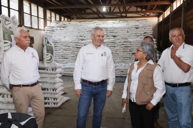 Concluye con éxito entrega de fertilizantes gratuitos a agricultores 