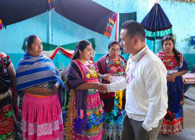 Inaugura Torres Piña primera Feria del Rebozo de Ahuiran 