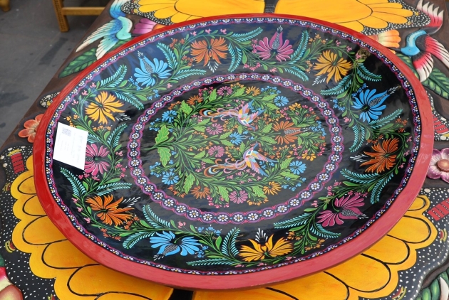 Con técnica prehispánica de maque incrustado logra Juan Valencia máximo premio en Tianguis Artesanal 