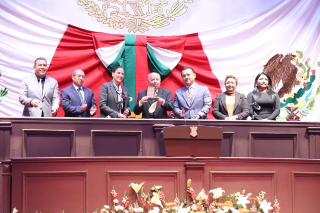 Entrega 75 Legislatura presea a Luis Girarte Martínez 