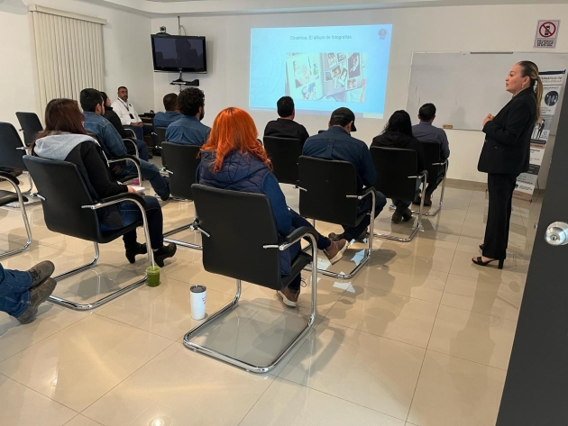 Lleva CMASC taller sobre programación neurolingüística a trabajadores de la CFE 