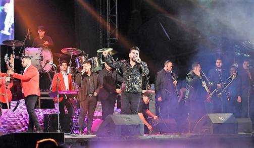 Exitosa presentación de El Mimoso y la Banda R-15 en la Expo Fiesta Michoacán