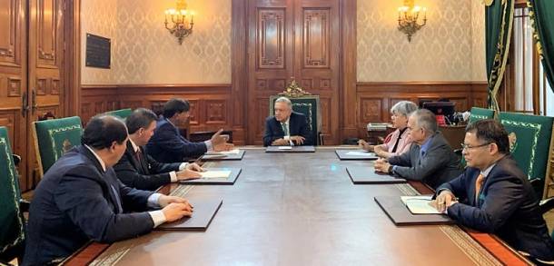 El Presidente de México López Obrador y sus Asesores  se reúne con el Productor de Acero más Importante del Mundo: Lakshmi Mittal