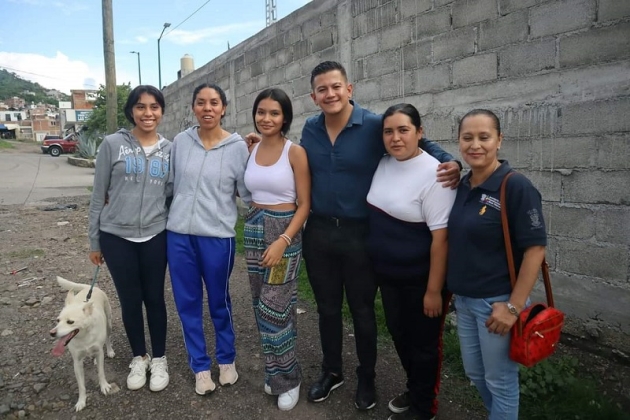 Víctor Zurita lleva al templo el Buen Pastor la Caravana de Servicios 