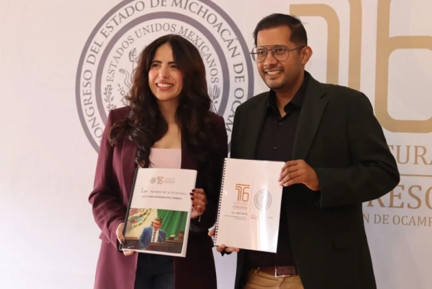 Conrado Paz entrega su Primer Informe Legislativo a la Mesa Directiva del Congreso 