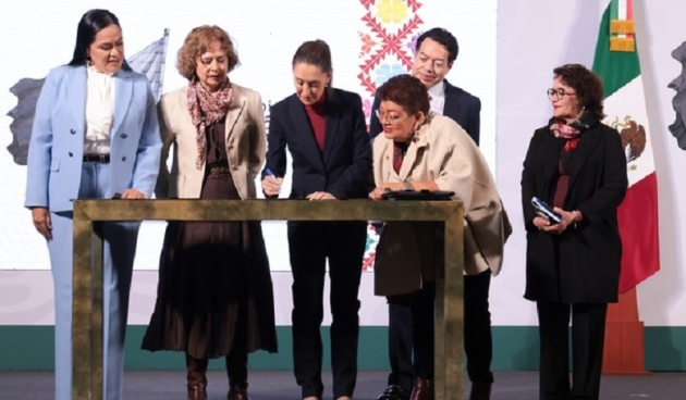 Claudia Sheinbaum firma decreto por el cual se crea la Universidad Nacional Rosario Castellanos 