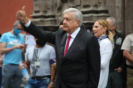 El Presidente de México Andrés Manuel López Obrador  emite voto para proceso electoral de 2021 