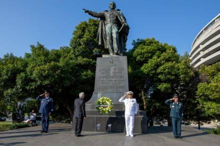 El Presidente de México rinde homenaje a Abraham Lincoln y Benito Juárez en Washington