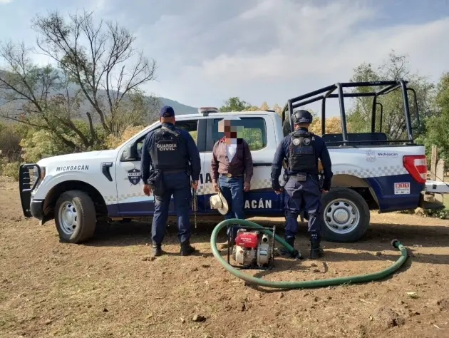 Detenido un hombre que saqueaba agua del lago de Pátzcuaro 