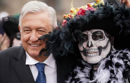 Presidente de México Andrés Manuel López Obrador  presente en la  Ofrenda Monumental de Día de Muertos
