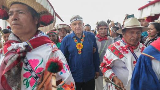 AMLO recibe proyecto de decreto para proteger sitios sagrados del pueblo wixárica 