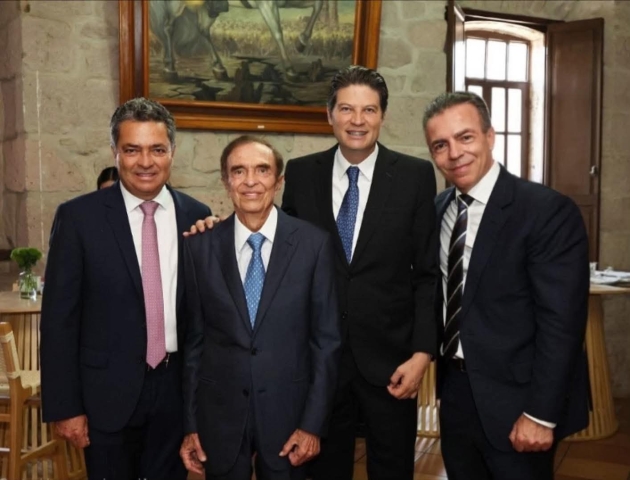 Seguiremos trabajando para que Morelia siga siendo la mejor ciudad para vivir e invertir: Enrique Ramírez recibe la "Presea Generalísimo Morelos"