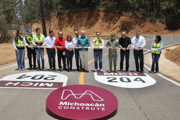 Nueva carretera Aguililla-Dos Aguas reactivará la economía en la Sierra de Michoacán 