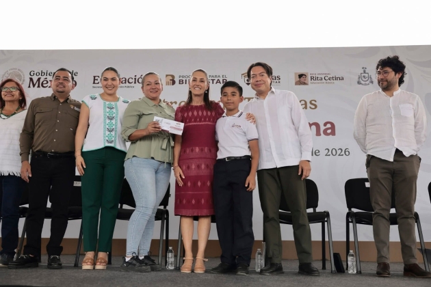 "Siempre voy a estar pendiente de las niñas y niños": Sheinbaum Pardo entrega beca Rita Cetina