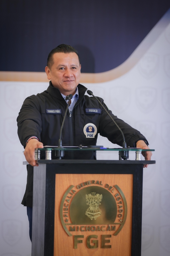 El Fiscal Carlos Torres Piña  pide  licencia  hasta por 45 Días, buscará también la Candidatura por MORENA a la Gubernatura de Michoacán en el Proceso Electoral 2027