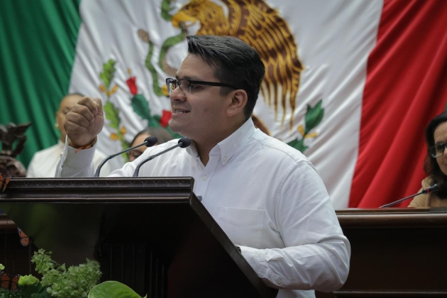 "La política no es de cargos, es de hacerse cargo" sentencia Toño Carreño