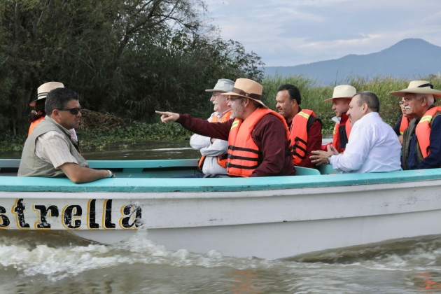"Siembra de 40 mil peces en el lago de Pátzcuaro, prioridad para su rescate": Ramírez Bedolla