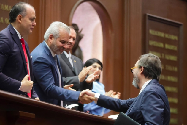 Inscriben con letras doradas el nombre de Amalia Solórzano en el Congreso; Ramírez Bedolla destaca su legado 