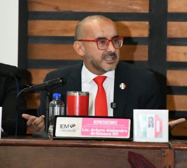 "Desconfiamos del Poder y del camino que los trajo aquí" dice Alejandro Bribiesca del PRI al IEM 