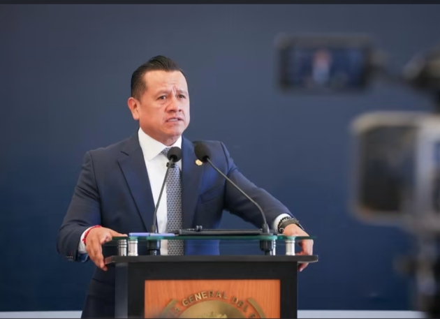 Carlos Torres Piña abre nueva etapa en su trayectoria de servicio público; presenta renuncia a la FGE 