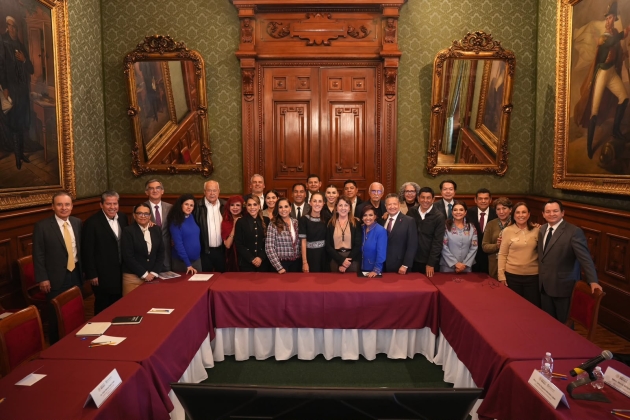 La Presidenta Sheinbaum Pardo revisa con Bedolla y gobernadores avances de Vivienda e IMSS-Bienestar 
