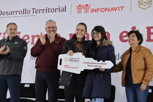 Un sueño hecho realidad; entregan Bedolla y Sheinbaum 931 viviendas a familias en Morelia 