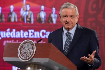 Estudiantes de preparatoria ya podrán cobrar becas Benito Juárez con tarjeta bancaria, anuncia presidente