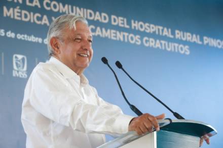 Presidente de México Andrés Manuel López Obrador celebra la Aprobación de Revocación de Mandato durante penúltima visita a hospitales rurales en Zacatecas