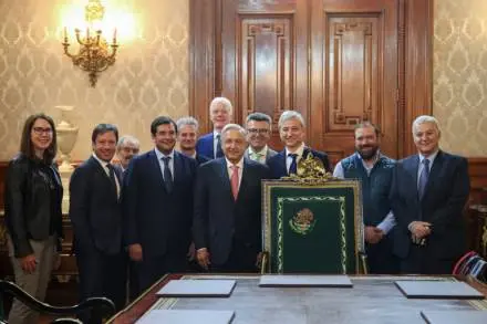 Presidente de México se reúne con representantes de Microsoft; destaca avances en la construcción de acuerdos