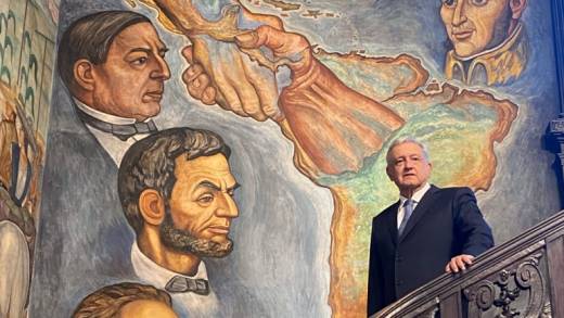 Andrés Manuel López Obrador  regresa a México para conmemorar 111 Aniversario del Inicio de la Revolución Mexicana 