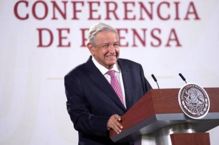 El Presidente De México AMLO celebra aprobación de la Ley Minera en el Senado 