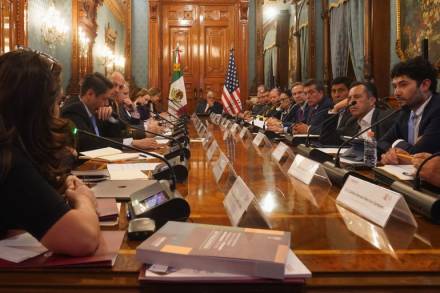 Dialogan gobiernos de México y Estados Unidos sobre migración; cooperación y trato humanitario, ejes de la política bilateral: AMLO 
