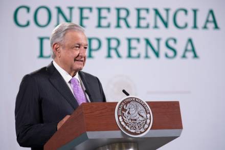 México mantiene economía estable con recuperación de empleos e inversión: AMLO 