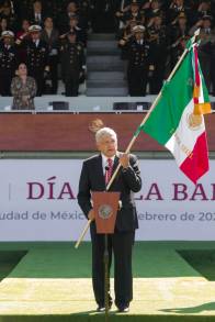 El Presidente de México conmemora el  Día de la Bandera; llama a recordar la historia y reafirmar patriotismo