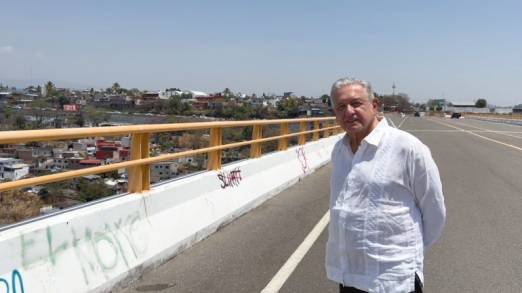 AMLO anuncia conclusión y rehabilitación de puente vehicular en Morelos 