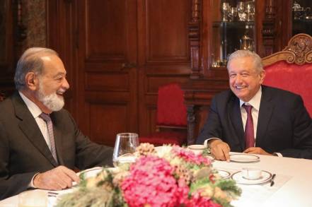 El Presidente de México recibe en Palacio Nacional al empresario Carlos Slim 