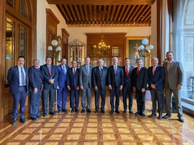 Presidente acuerda trabajo conjunto con gobernadores del PRI