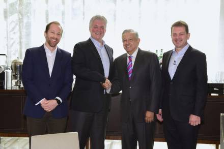 El Presidente De México Andrés Manuel Lopez Obrador  se reúne con inversionistas en encuentro 10 Leadership Offsite