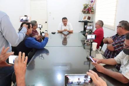 Saldo Blanco por Celebración Navideña  asegura en Presidente Municipal de Apatzingán José Luis Cruz Lucatero en rueda de prensa 