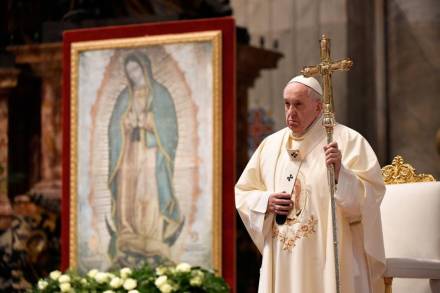 El Papa Francisco Celebra la Misa de la Virgen de Guadalupe desde el Vaticano 