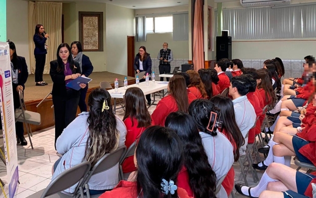 Imparte FGE pláticas sobre la Ley Olimpia a estudiantes de preparatoria en Zamora 
