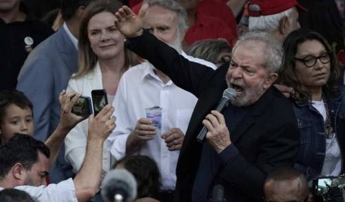 Lula Da Silva ex Presidente de Brasil  es  liberado tras pasar un año y siete meses en Prisión