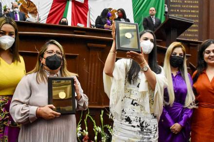 El Poder Legislavo  otorga la Presea a  La Mujer Michoacana 2020 y 2021 