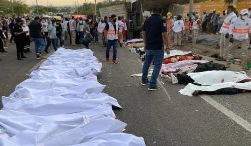 Tragedia en México: mueren 55 migrantes en el accidente del tráiler en el que viajaban hacinados 