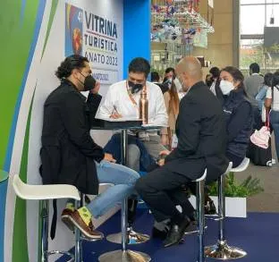 Conectividad aérea, otro renglón que trabaja Michoacán con Colombia 